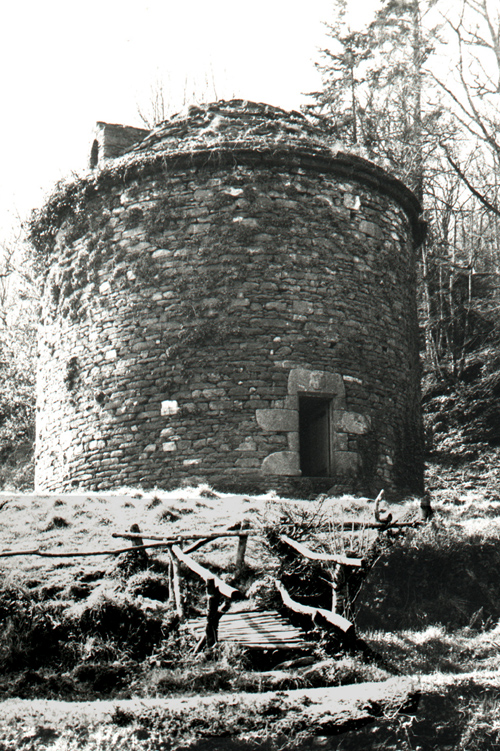 Colombier de Brezal - Photo A. Croguennec 04/1977 colombier de Brezal