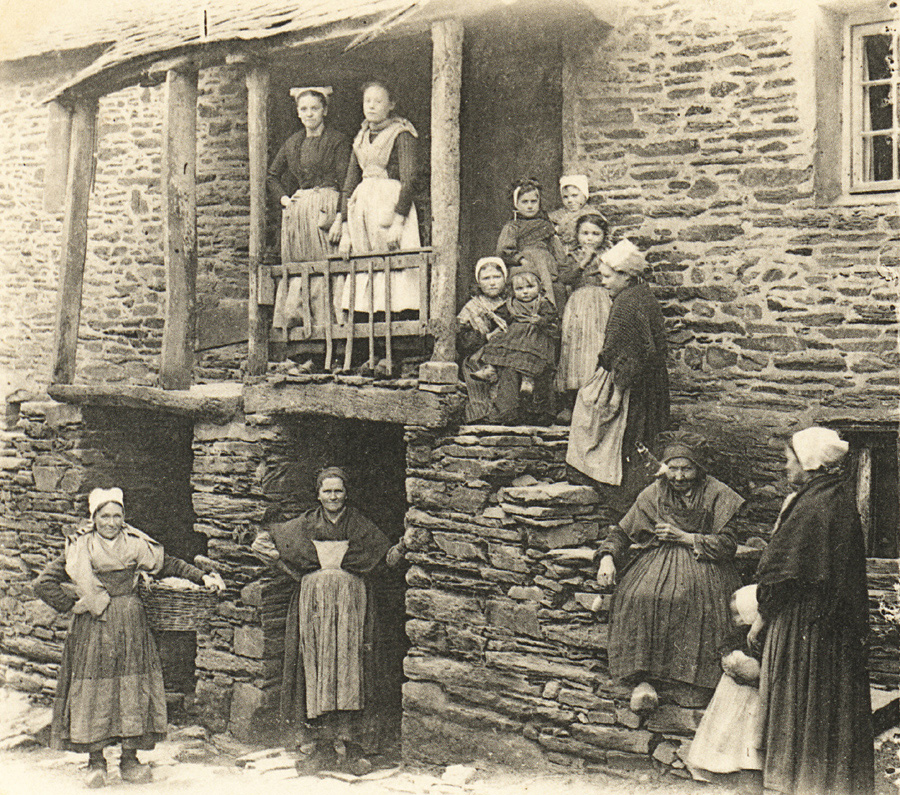 Vieille maison et costumes vieille maison et costumes