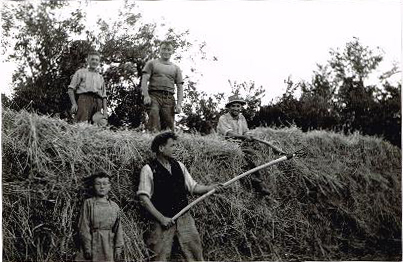 Le battage à Kertanguy en 1957-58 - Ph. Bernard Le Gall