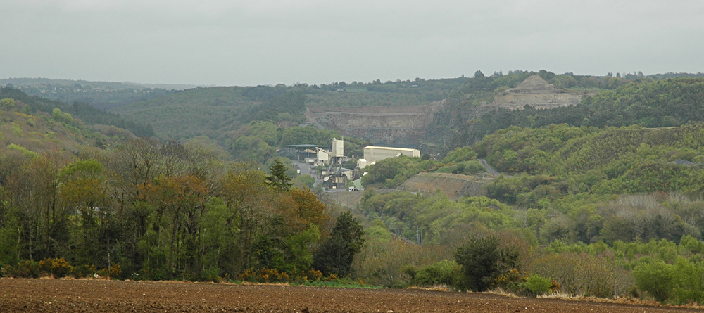 Carrière de Kerfaven vue du haut de Gorrequer - Ph. Croguennec le 26/4/2009