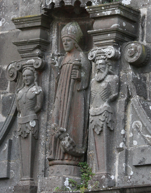 Ossuaire de la Martyre - cariatide et telamon