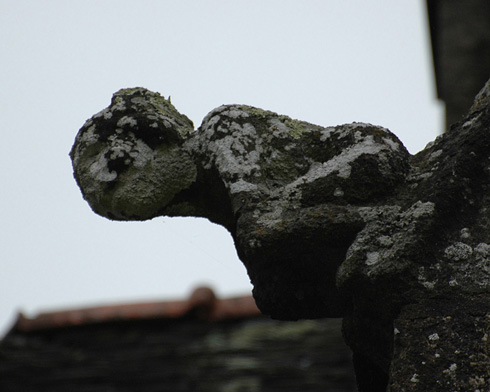 L'homme accroupi - Photo A. Croguennec moulin de Brezal - homme accroupi
