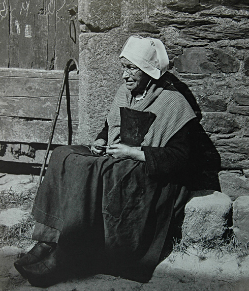 Vieille femme de Commana
