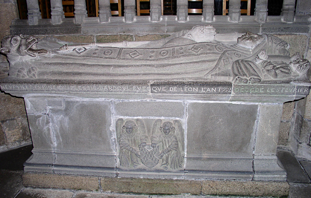 Gisant de Rolland de Neufville à St-Pol