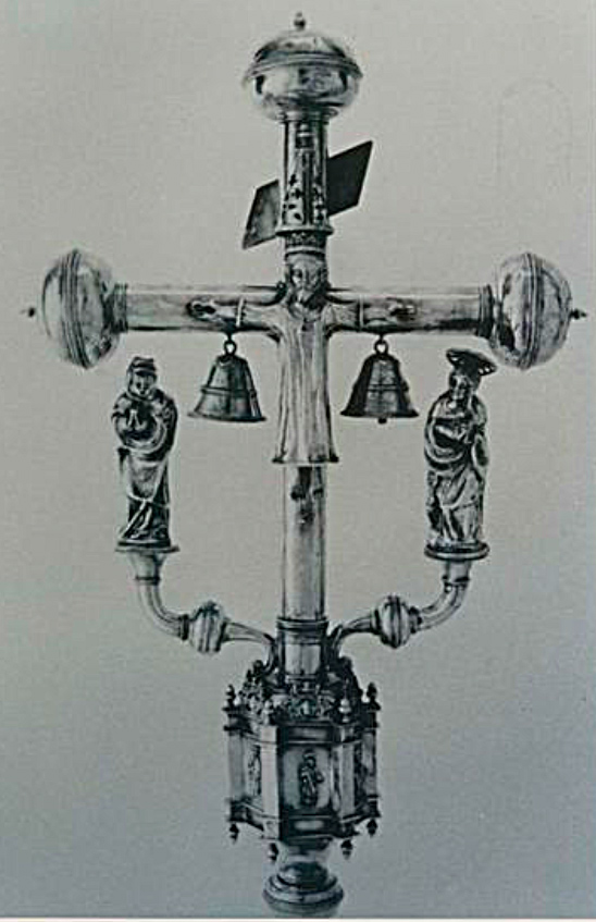 Croix de procession à St-Sauveur ...