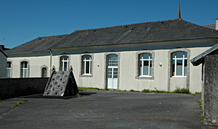 Ecole des garçons, côté jardin / 2è cour aujourd'hui