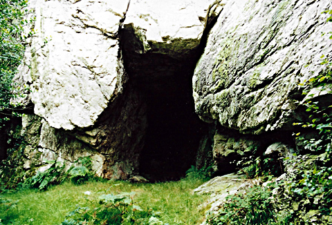 Entrée du Roc'h Toull - Photo A. Croguennec - Juillet 2000