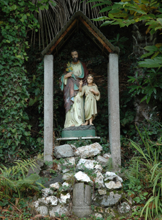 Kerlys - Saint Joseph et l'enfant Jésus dans le parc
