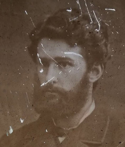 Photographie sur plaque de verre découverte dans le fonds d'atelier de J.L. Nicolas par Florie. Est-ce Yan' Dargent ?